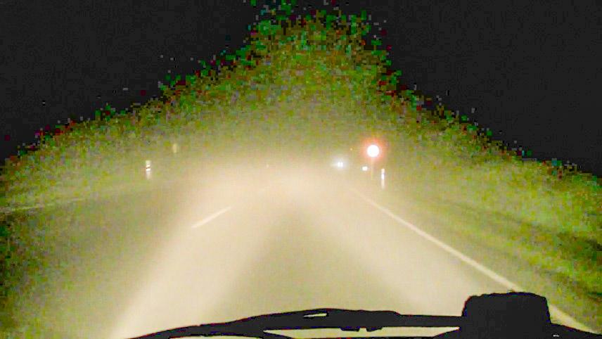 Bật đèn pha khiến người lái chối mắt hơn