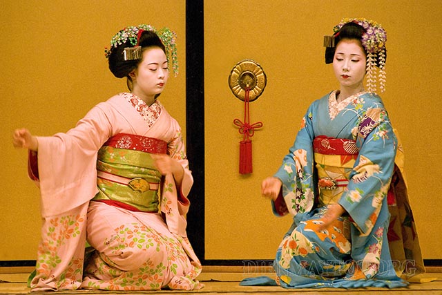 Kimono-trang-phuc-cua-geisha